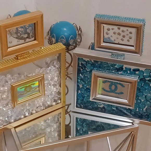 Bedroom accents - Picture 1 of 2